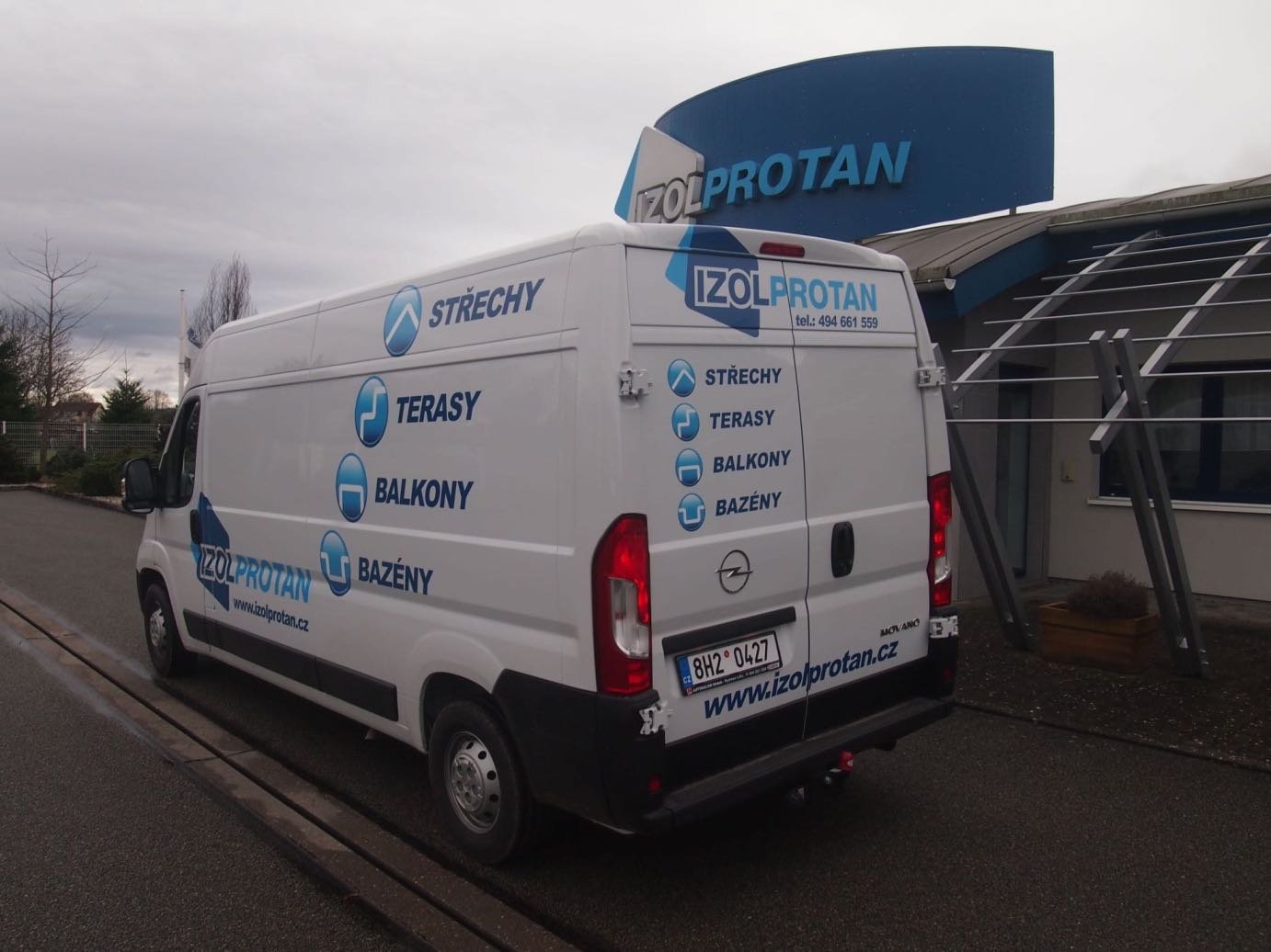 Dodávka s polepem Izolprotan